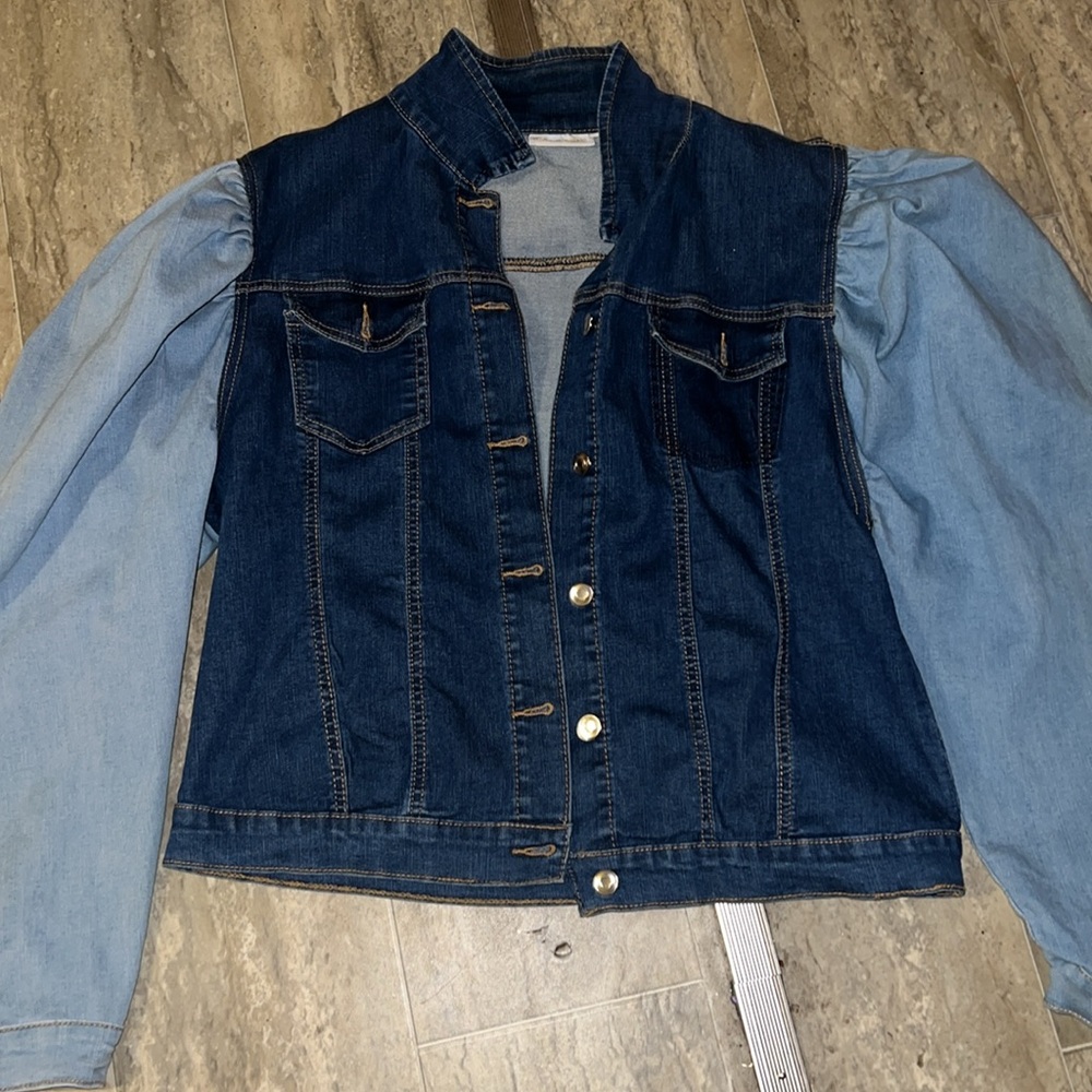 Cute denim jacket with puffy Elizabethan sleeve